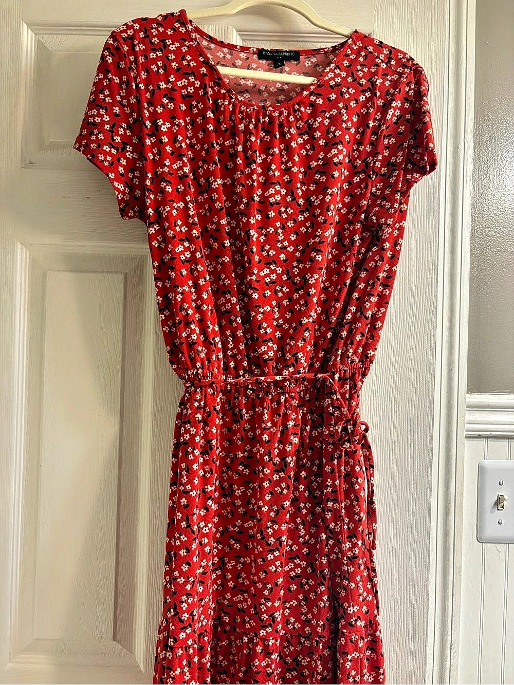 Banana Republic Floral Dress in Red & White Size Medium